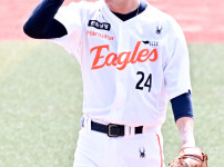 '[뉴스]'폰세 대체자 화이트' 무사 만루 넘긴 뒤 투런포 허용...첫 실‥ 뉴스기사 썸네일