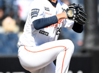 '[뉴스]'이럴수가' 황준서 2이닝도 못 버텼다, BBBBBB 6볼넷 자멸‥ 뉴스기사 썸네일