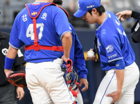 '[뉴스]'가슴 철렁' 투구 도중 허벅지 부여잡은 원태인, 박진만 감독은 ‥ 뉴스기사 썸네일