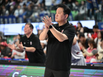 '[뉴스]단독 2위 노리는 정관장 유도훈 감독 “누가 더 간절하느냐 싸움이다” 뉴스기사 썸네일