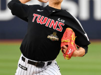 '[뉴스]'난 스트라이크만 던져'…어디서 이런 보물이→이정용 5이닝 0자책‥ 뉴스기사 썸네일