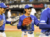 '[뉴스]'흙범벅 유니폼' 악바리 김성윤 귀환...호수비→헤드퍼스트→결승타‥ 뉴스기사 썸네일