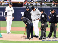 '[뉴스]'진짜 아스팔트 마운드 때문에?' 1회초 소형준 2실점, 이의리는‥ 뉴스기사 썸네일