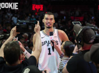 '[뉴스]괴물 복귀 웸반야마, 7블록슛 동반 승리… "뇌진탕 프로토콜 지연에 좌절감‥ 뉴스기사 썸네일