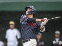 '[뉴스]'6-2 노게임' 승리+만루포 날아갔는데 왜 웃지? → 롯데 김민‥ 뉴스기사 썸네일