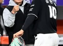 '[뉴스]'LG→한화→삼성' 최악 대진 6승2패 통과 → 이강철 KT 감독‥ 뉴스기사 썸네일