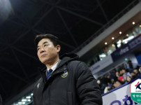 '[뉴스]승격 후 '무승' 윤정환 감독 “승리의 경계에 걸쳐 있는 느낌“[‥ 뉴스기사 썸네일