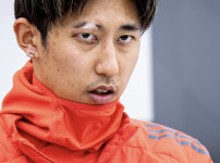 '[뉴스][공식발표]'390억짜리' 日 유리몸 수비수, 이번엔 햄스트링 부‥ 뉴스기사 썸네일