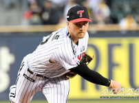 '[뉴스]'이럴수가' 공식 실책만 4개. 승리 주운 LG 9-1, 파죽의 ‥ 뉴스기사 썸네일