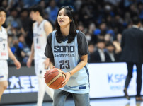 '[뉴스][KBL 챔프전] 챔프전 시투에 나선 우리은행 김단비 “어제 잠도 잘 못 잤다” 뉴스기사 썸네일
