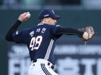 '[뉴스]'LG킬러'+우타자 8명. 3연패 두산, 1위 LG+송승기 깰까[‥ 뉴스기사 썸네일