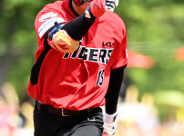 '[뉴스]“박찬호 보고 있나?“ 80억 빈자리 지워버린 '역대급 괴물' 출‥ 뉴스기사 썸네일