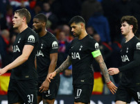 '[뉴스]“죄송합니다, 더 잘하겠습니다“ SON 때는 상상도 못하던 일…강등 위기 토트넘, ‥ 뉴스기사 썸네일