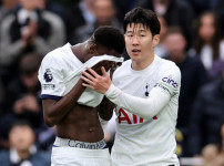 '[뉴스]“챔피언십 수준이야!“ 손흥민 떠나고 비난 폭발…SON '애착인형'‥ 뉴스기사 썸네일