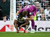 '[뉴스]“한국 문화 적극 수용, 푸른 한복까지도 입었다“ 손흥민 前 동료 미친 인성 소유자‥ 뉴스기사 썸네일