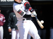 '[뉴스]'KBO 투수가 쉬워?' 국대 4번 안현민, KT 복귀 첫 타석부‥ 뉴스기사 썸네일