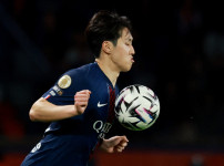 '[뉴스]'얼굴 맞고 분노'→'거친 태클 옐로카드' 이강‥ 뉴스기사 썸네일