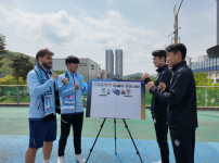 '[뉴스]“경기 전부터 인지도 대결로 활활“...천안아산더비, 천안아산역에서 이미 스타트! ‥ 뉴스기사 썸네일
