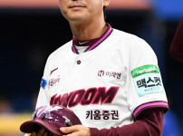 '[뉴스]키움, 2연속 위닝시리즈…“하영민 흔들림없는 투구, 안치홍 승부 쐐기박는 홈런“ [‥ 뉴스기사 썸네일