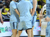 '[뉴스][KBL PO] 형들 몰래 울기도 했지만... 무서운 막내로 돌아왔다→2005년생 ‥ 뉴스기사 썸네일