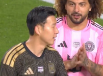 '[뉴스]'쏘니 제발 나랑 유니폼 좀 교환해줘' 너무 급했던 그 선수, 손‥ 뉴스기사 썸네일