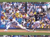 '[뉴스]'살다 살다 별일을 다...' 5회 신민재 내야땅볼 비디오 판독 ‥ 뉴스기사 썸네일