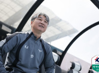 '[뉴스][현장인터뷰] '패배 위기→극장 무승부' 전경준 감독 질책 “준비‥ 뉴스기사 썸네일
