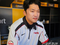 '[뉴스]“번트 사인 났다“ 박해민의 벼락 같은 페이크번트 앤 슬래시, 도대체 어떻게 가능했‥ 뉴스기사 썸네일