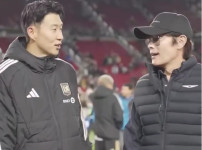 '[뉴스]“K-레전드들이 뭉쳤다!“ 손흥민X이병헌 LA 그라운드 깜짝 투샷, MLS도 집중조‥ 뉴스기사 썸네일