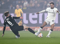 '[뉴스]'韓 축구 중원' 박살 날 뻔! '카스트로프 발목 부상&‥ 뉴스기사 썸네일