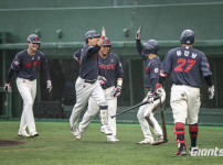 '[뉴스]김민성 만루포 쾅! 롯데, 두산전 6-2 리드 3회 노게임 → 오히려 좋아! [미야‥ 뉴스기사 썸네일