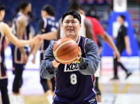 '[뉴스][KBL PO] 옛날에 봤던 중학생 선수가 이렇게 컸다니... 농구장에 뜬 올림픽 ‥ 뉴스기사 썸네일