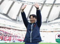 '[뉴스][현장에서]상암에 울려퍼진 “김기동, 김기동“…3205일만에 전북 꺾고 여론 완전히‥ 뉴스기사 썸네일