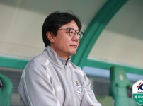 '[뉴스][현장인터뷰] 황선홍 감독의 쓴소리 “축구 대충하면 안된다...더 정확히 플레이하도‥ 뉴스기사 썸네일