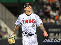 '[뉴스]“아직 완봉승이 없어서“ 그만큼 간절했다…'84구 8이닝' 교체 ‥ 뉴스기사 썸네일