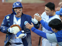 '[뉴스]삼성 박진만 감독 “최원태 첫승 축하…최형우 동점포, 상대 흐름 내줄뻔한 상황 막았‥ 뉴스기사 썸네일