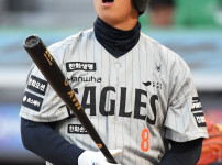 '[뉴스]307억 계약하고 타율 0.182, 0홈런, 삼진 1등...노시환, 왕관의 무게를 ‥ 뉴스기사 썸네일