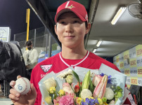 '[뉴스]프로 원년 기록이 깨졌다! 올해 최강 유격수는 바로 나 → “SNS만 키면 내 얘긴‥ 뉴스기사 썸네일