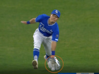 '[뉴스]'한화 벤치 미스터리' 선수들도 의아해했다, 왜 비디오판독 묵살했‥ 뉴스기사 썸네일