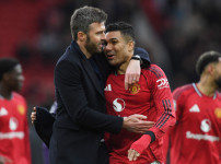 '[뉴스]“우리 감독님 대행 꼬리표 떼주세요“ 투헬→데 제르비, 선택지 사라진 맨유…맨유 선‥ 뉴스기사 썸네일