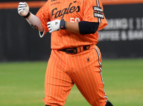 '[뉴스]'100억 거포' 깜짝 라인업 제외 왜? '타점 1위+홈‥ 뉴스기사 썸네일