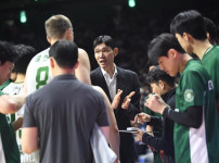 '[뉴스][KBL PO] 슈퍼팀 만나 내리 3연패, 그럼에도 박수 보낸 DB 김주성 감독 “‥ 뉴스기사 썸네일