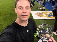 '[뉴스][UCL]“역사상 최고의 골키퍼 '찜'“ 불혹의 김민재 동료, 베‥ 뉴스기사 썸네일