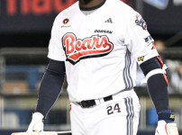 '[뉴스]'의미심장한 한마디' 손아섭 제외 이유 묻자…“카메론 한번 더 보‥ 뉴스기사 썸네일