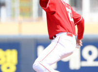 '[뉴스]143km으로 퍼펙트 피칭 미쳤다! 이래서 NPB 66승 투수인가[광주 현장] 뉴스기사 썸네일