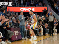 '[뉴스]에이스 커리 복귀 후 첫 승! 서부 14위 약체에 진땀 뺀 GSW→뒷심 앞세워 4연‥ 뉴스기사 썸네일