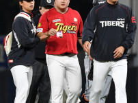 '[뉴스]'악' KIA 타구 직격에 깜짝, 강백호도 놀라서 달려왔다…“단순‥ 뉴스기사 썸네일
