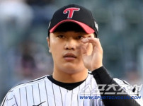 '[뉴스]LG가 기다린 그 좌완…'군필' 김윤식 첫 공식전 146km 2이‥ 뉴스기사 썸네일