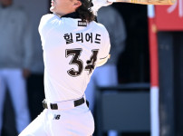 '[뉴스]1↔2번 맞바꾸니 빅이닝! 이틀 침묵 깨뜨렸다…'4번타자 적시타 → 18일‥ 뉴스기사 썸네일