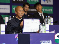 '[뉴스][K리그2 미디어데이]'2년 차' 차두리 화성 감독 “신생팀 열심‥ 뉴스기사 썸네일